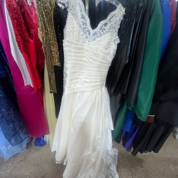 Jasmine Asymmetrical White wedding dress - Picture 5 of 12